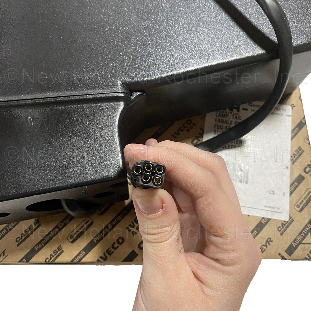 New Holland Tail Lamp Part # 47129203 - Image 4