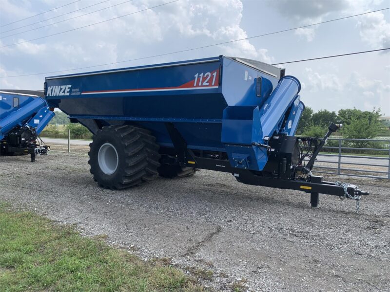 MY23 Kinze 1121 Cart