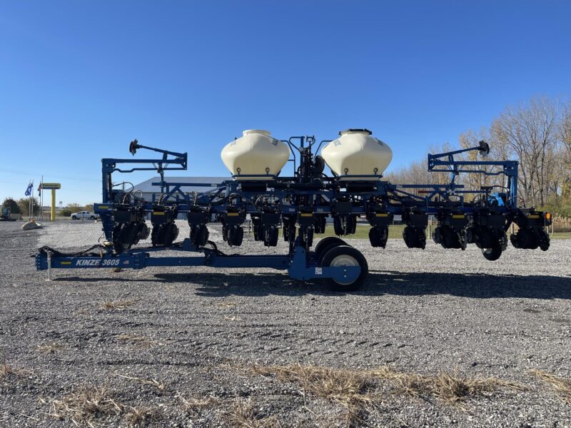 MY24 Kinze 3605